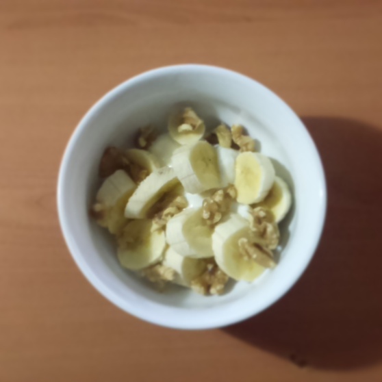 yogur, nueces y plátano
